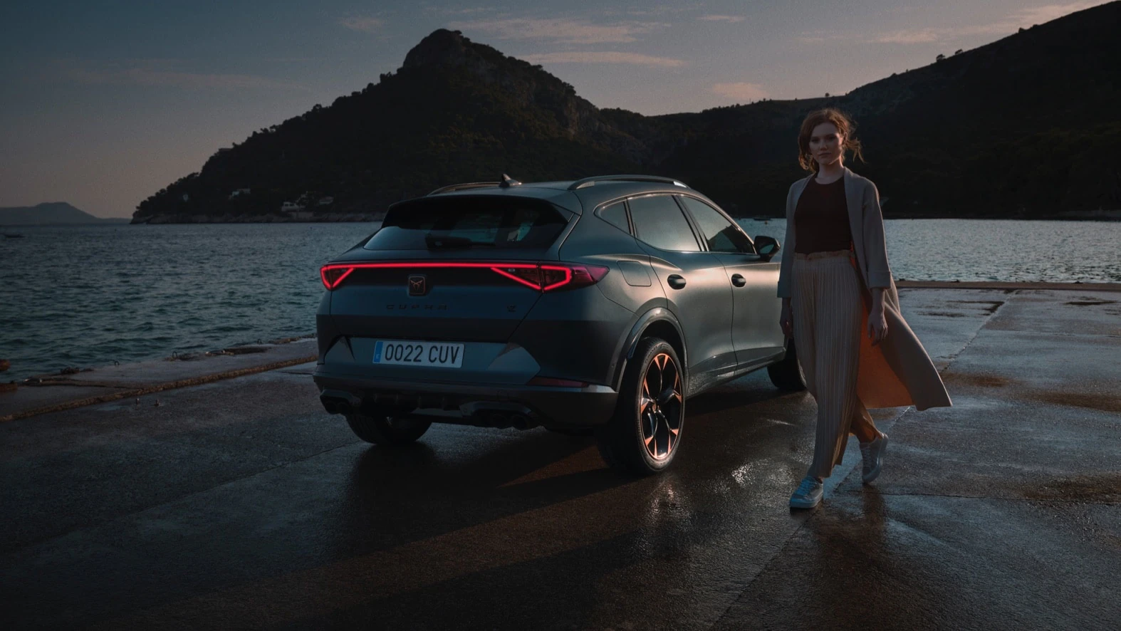 woman-standing-next-to-the-new-cupra-formentor-with-full-led-lights